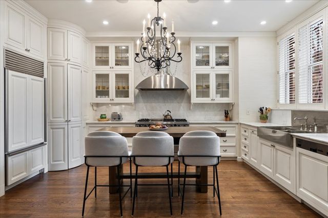 199 E Lake Shore Drive 4W, Chicago, IL 60611