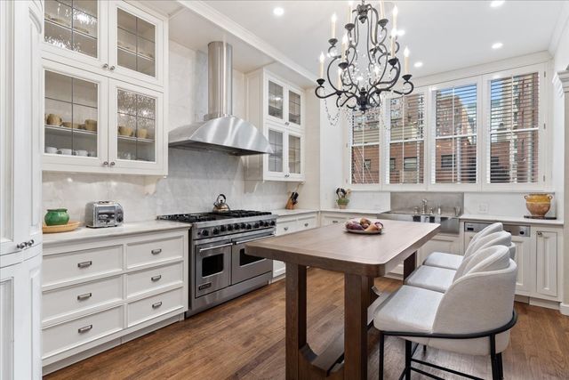 199 E Lake Shore Drive 4W, Chicago, IL 60611