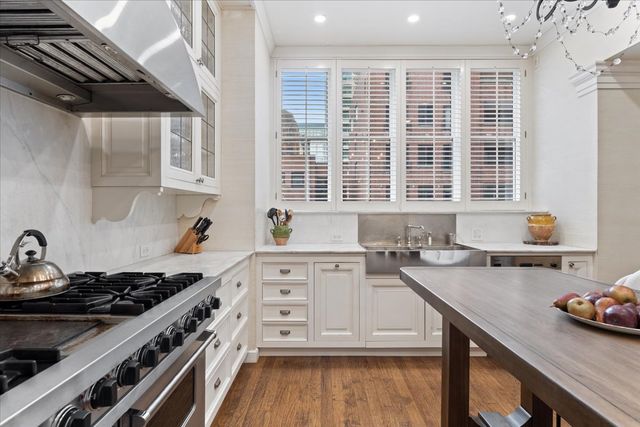 199 E Lake Shore Drive 4W, Chicago, IL 60611