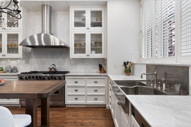 199 E Lake Shore Drive 4W, Chicago, IL 60611