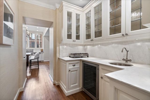 199 E Lake Shore Drive 4W, Chicago, IL 60611