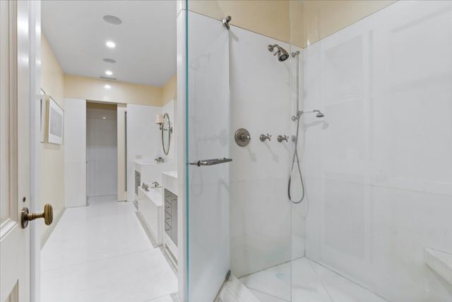 199 E Lake Shore Drive 4W, Chicago, IL 60611