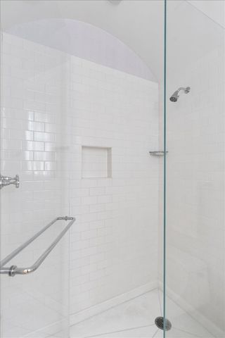 199 E Lake Shore Drive 4W, Chicago, IL 60611