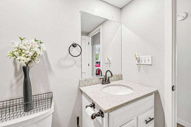 6847 8th Street Lane N, Oakdale, MN 55128