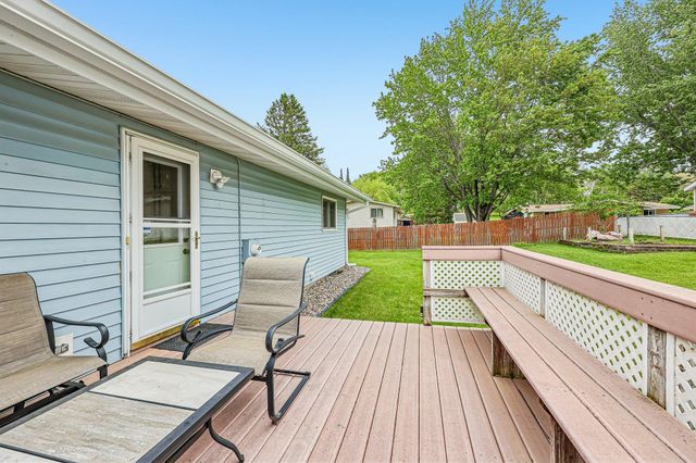 6847 8th Street Lane N, Oakdale, MN 55128