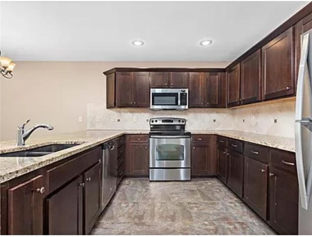 9411-9417 N Adrian Avenue, Kansas City, MO 64154