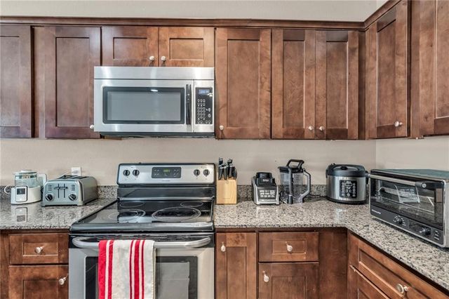 9411-9417 N Adrian Avenue, Kansas City, MO 64154