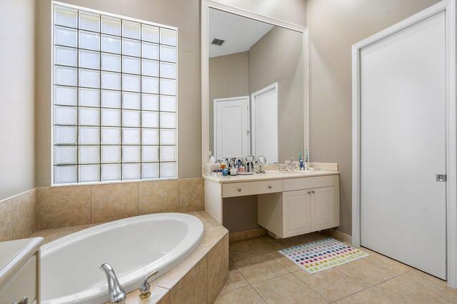 233 Porto Vecchio Way, Palm Beach Gardens, FL 33418