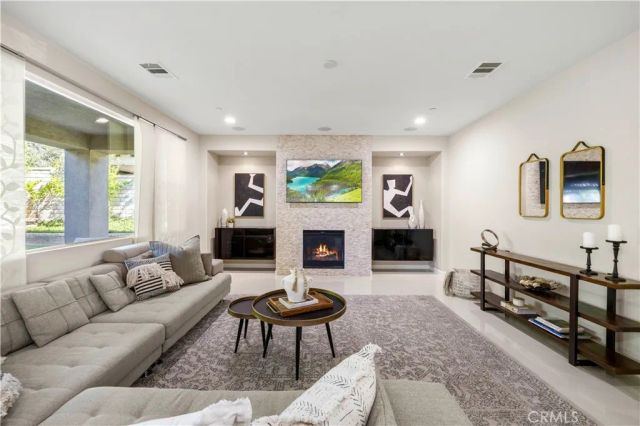 28613 Stonegate Court, Valencia, CA 91354