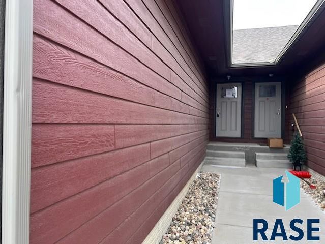 1108 N Brennan Ct Court, Sioux Falls, SD 57110