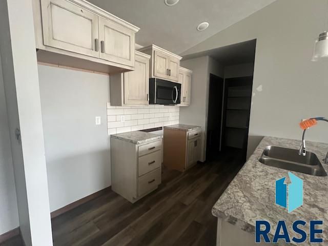 1108 N Brennan Ct Court, Sioux Falls, SD 57110