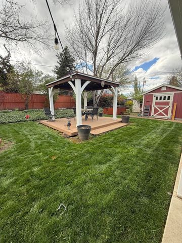 1990 Lawnridge Street, Medford, OR 97504