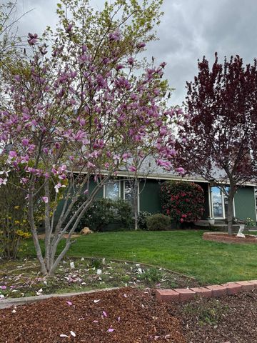 1990 Lawnridge Street, Medford, OR 97504