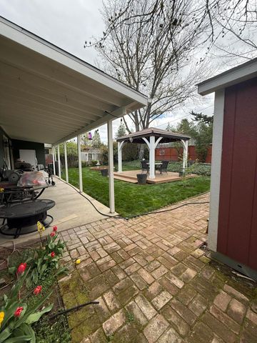 1990 Lawnridge Street, Medford, OR 97504