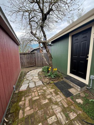 1990 Lawnridge Street, Medford, OR 97504