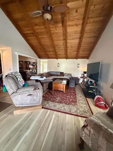 1990 Lawnridge Street, Medford, OR 97504