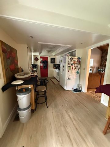 1990 Lawnridge Street, Medford, OR 97504