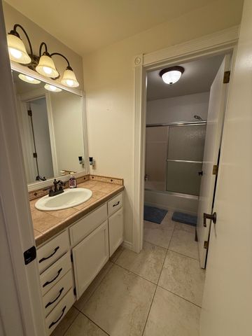 1990 Lawnridge Street, Medford, OR 97504