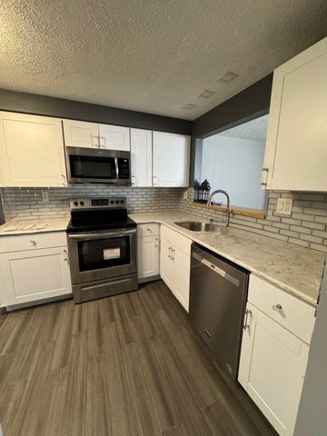 2711 GREENWOOD DR, Lindenwold, NJ 08021