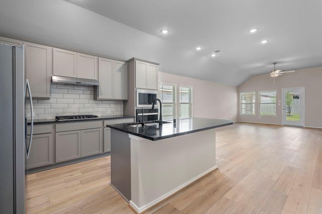 2415 Honeyberry Shrub Drive, Manvel, TX 77578