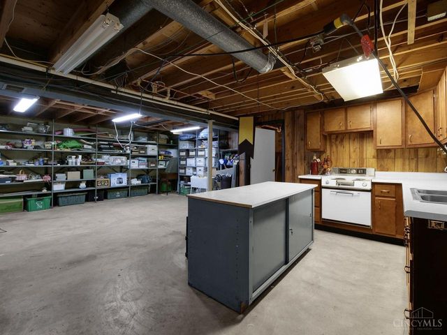 295 Coach Drive, Tipp City, OH 45371