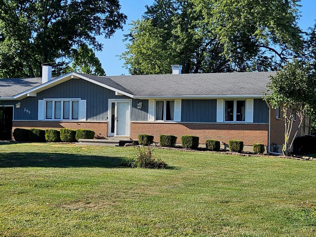 295 Coach Drive, Tipp City, OH 45371