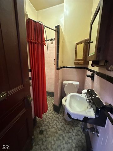 403 W Kirkwood Avenue, Bloomington, IN 47404