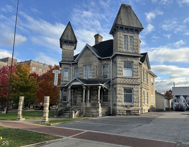 403 W Kirkwood Avenue, Bloomington, IN 47404