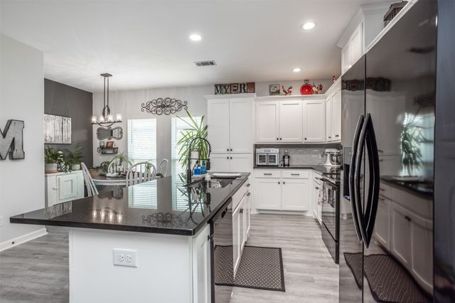 1127 Vintage Avenue, Gainesville, TX 76240
