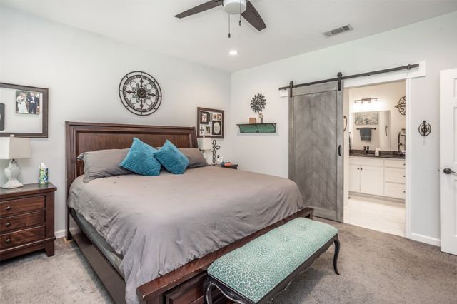 1127 Vintage Avenue, Gainesville, TX 76240