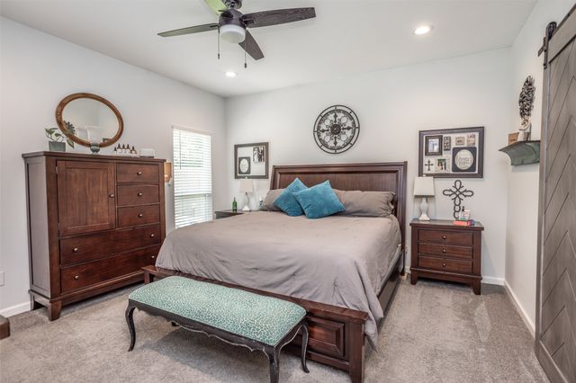1127 Vintage Avenue, Gainesville, TX 76240