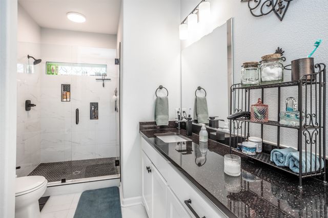 1127 Vintage Avenue, Gainesville, TX 76240