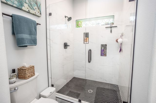 1127 Vintage Avenue, Gainesville, TX 76240