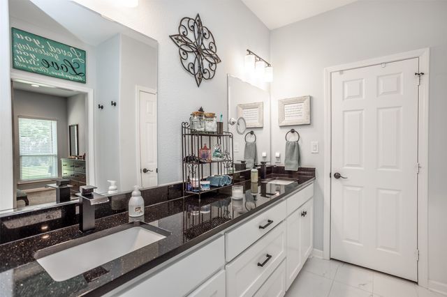 1127 Vintage Avenue, Gainesville, TX 76240
