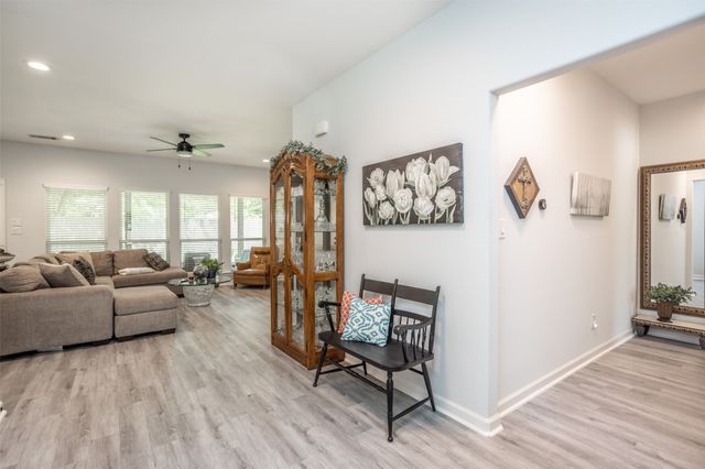 1127 Vintage Avenue, Gainesville, TX 76240