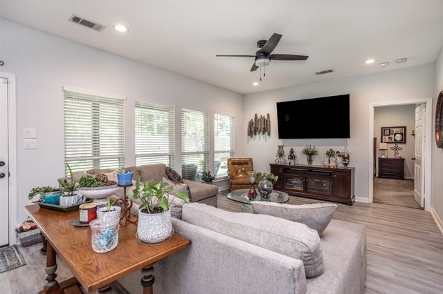 1127 Vintage Avenue, Gainesville, TX 76240