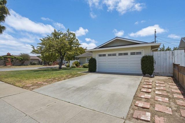407 Pueblo Drive, Salinas, CA 93906