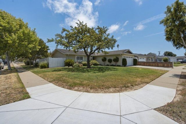 407 Pueblo Drive, Salinas, CA 93906