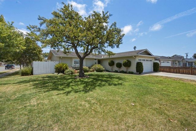 407 Pueblo Drive, Salinas, CA 93906