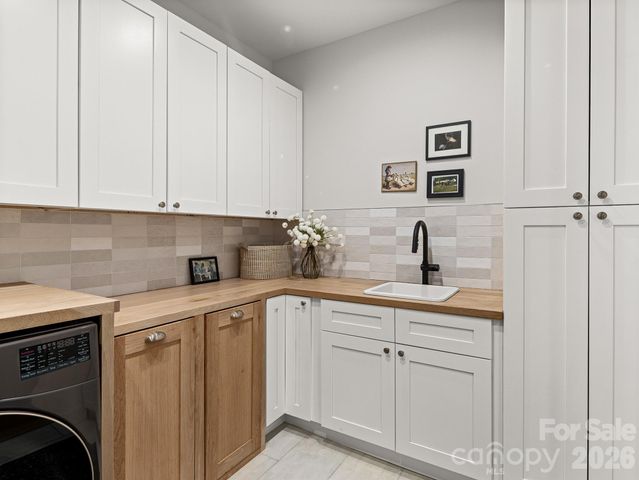 30 Bridgeway Drive, Candler, NC 28715