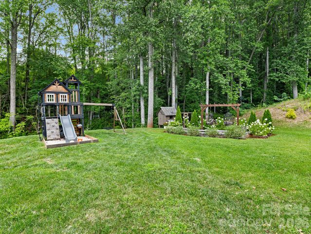 30 Bridgeway Drive, Candler, NC 28715