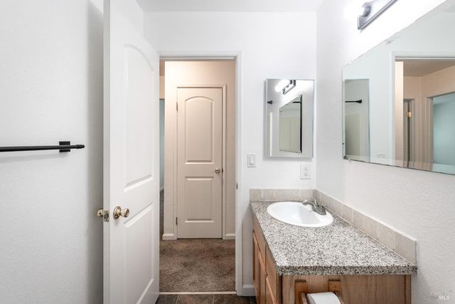 1316 Gillpepper Ln, Rohnert Park, CA 94928