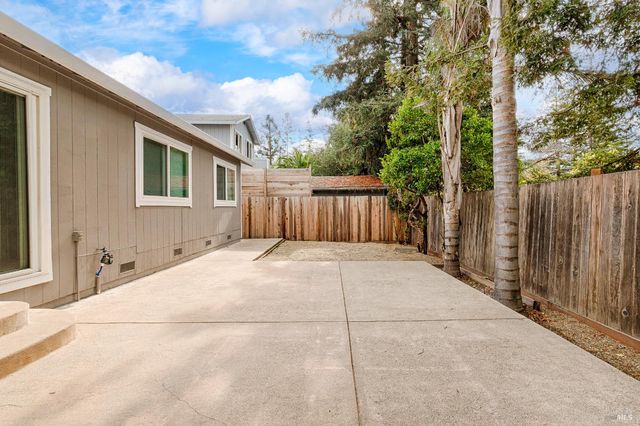 1316 Gillpepper Ln, Rohnert Park, CA 94928