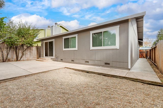 1316 Gillpepper Ln, Rohnert Park, CA 94928