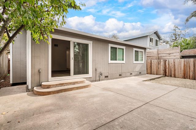 1316 Gillpepper Ln, Rohnert Park, CA 94928
