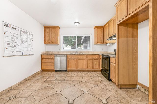 1316 Gillpepper Ln, Rohnert Park, CA 94928
