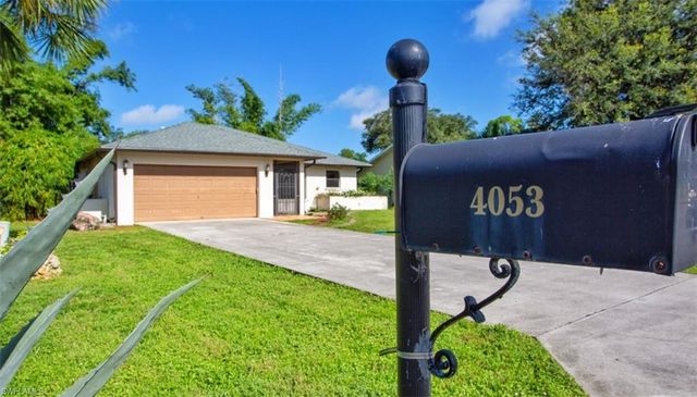 4053 Seaoats LN, Naples, FL 34112