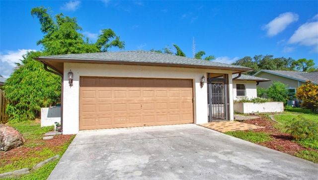 4053 Seaoats LN, Naples, FL 34112
