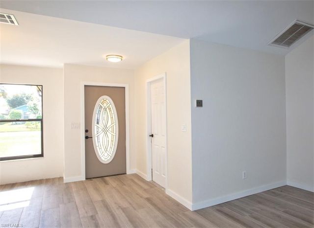 4053 Seaoats LN, Naples, FL 34112