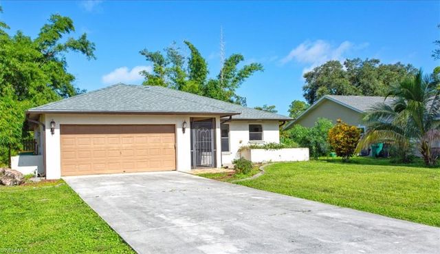 4053 Seaoats LN, Naples, FL 34112
